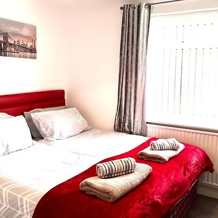 Spacious 3 Bedroom House - Sleeps 5 Manchester Exterior photo