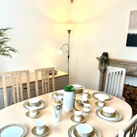 Spacious 3 Bedroom House - Sleeps 5 Manchester Exterior photo