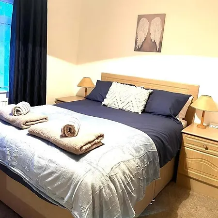 Spacious 3 Bedroom House - Sleeps 5 Manchester Exterior photo
